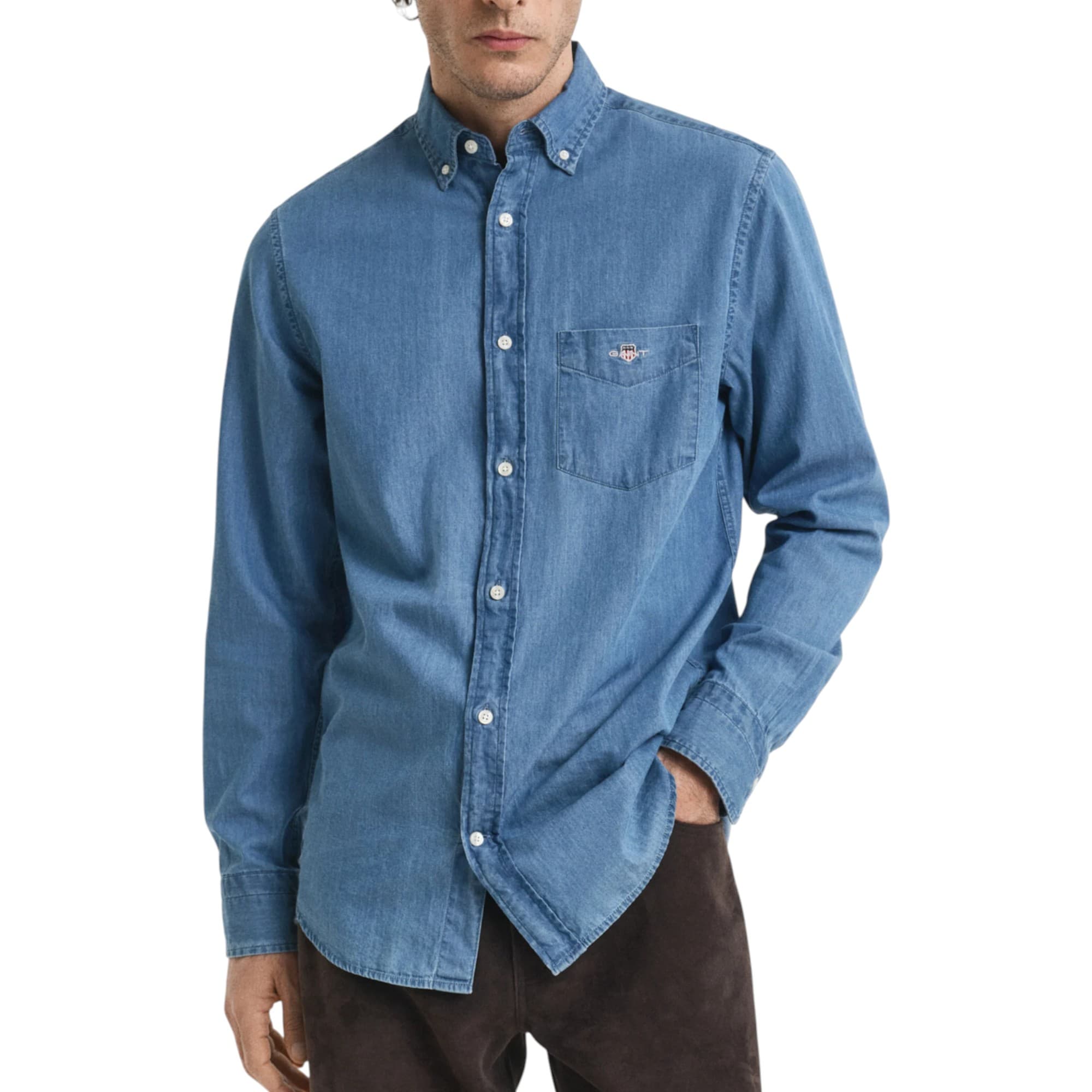Gant Indigo men's shirt in light blue with button-down collar, front view